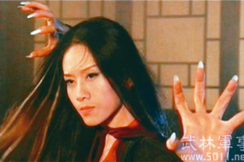 「孔雀舞者」楊麗萍詮釋梅超風的九陰白骨爪，遊於武舞之際。（圖／陳建志提供）