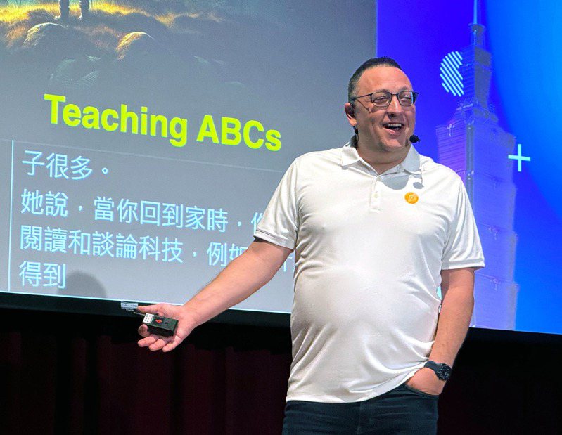 科技電子報作者湯普森（Ben Thompson）年收入近新台幣1億元，鮮少在台灣公開露面，他8日出席在台北舉辦的WordPress社群盛會WordCamp Asia 2024活動，分享創業心得。中央社