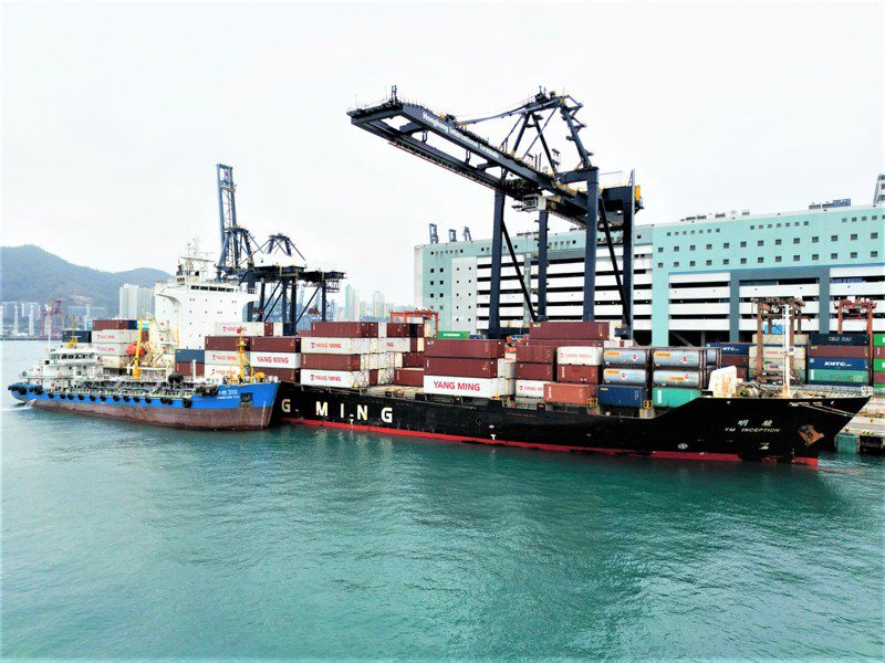 陽明海運駿明輪3月7日於香港添加生質燃油。（公司提供）