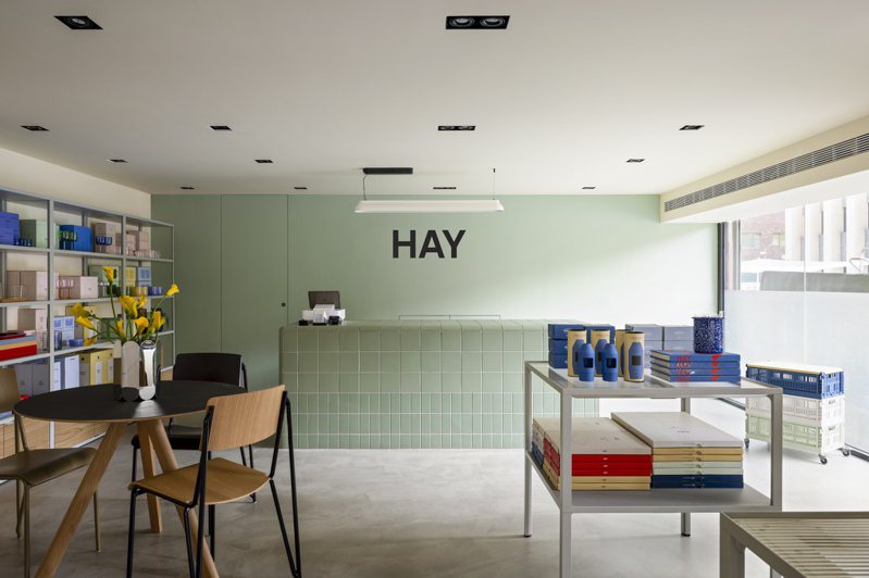 歐德集團引進「HAY」設計品牌，台北旗艦專賣店正式開幕，三層樓的購物空間。圖／歐德集團提供