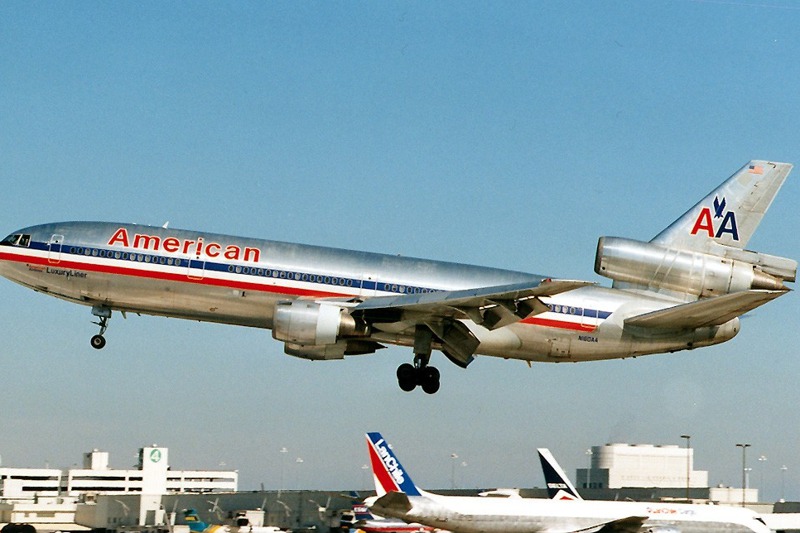 麥克唐納與道格拉斯合併後，民航市場推出的第一個產品DC-10。圖為美國航空DC-10客機。圖／取自維基共享資源