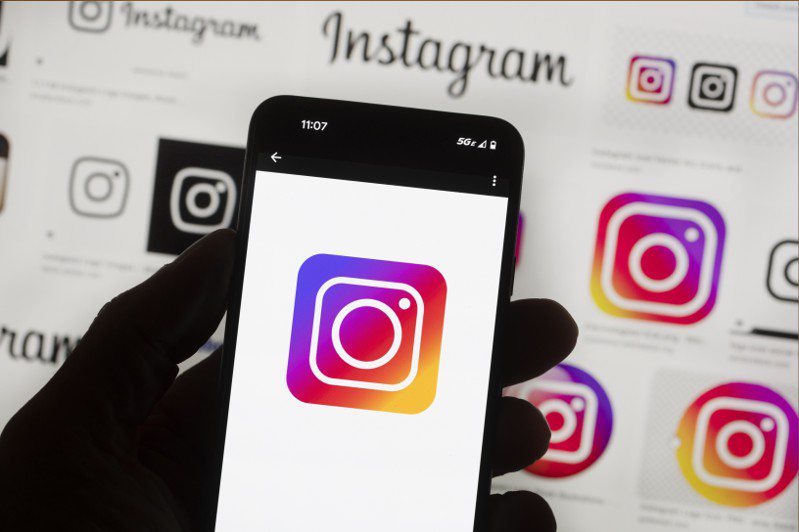 Instagram去年新用戶下載次數超越TikTok，主要受到短影音功能助陣。美聯社