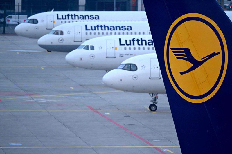 德國獨立空服員工會今天宣布，航空巨頭漢莎航空機組人員下週將在法蘭克福和慕尼黑舉行為期兩天的罷工行動。漢莎航空兩天前才宣布其2023年營運利潤符合預期。法新社