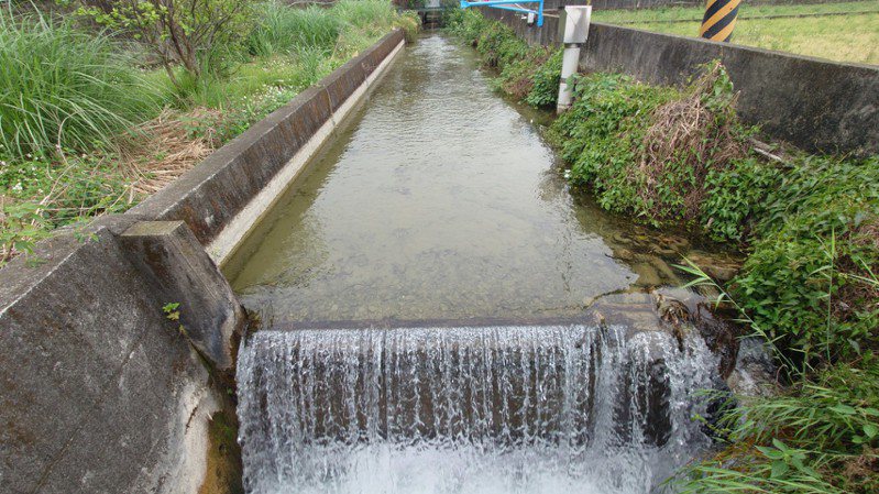農田水利署打造小水力發電，苗栗縣公館鄉穿龍圳北幹線是唯一入選。記者范榮達／攝影點。