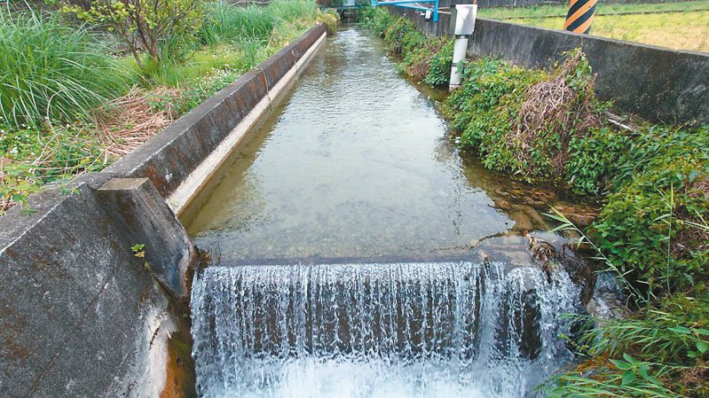 農田水利署打造小水力發電，公館鄉穿龍圳北幹線是苗栗縣唯一入選。記者范榮達／攝影