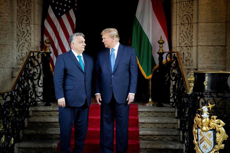 匈牙利右翼民族主義總理奧班會晤美國前總統川普後表示，川普若重返白宮，不會再資助烏克蘭對抗俄羅斯，如此就可讓這場戰爭「加速終結」。法新社