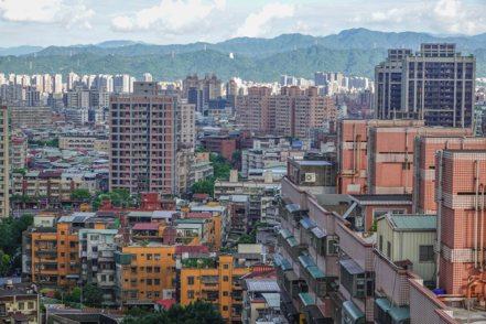 台北市單一自住房屋稅基四年後不再打折，財政部賦稅署11日回應，希望北市府未來積極落實所提方案。 聯合報系資料照片