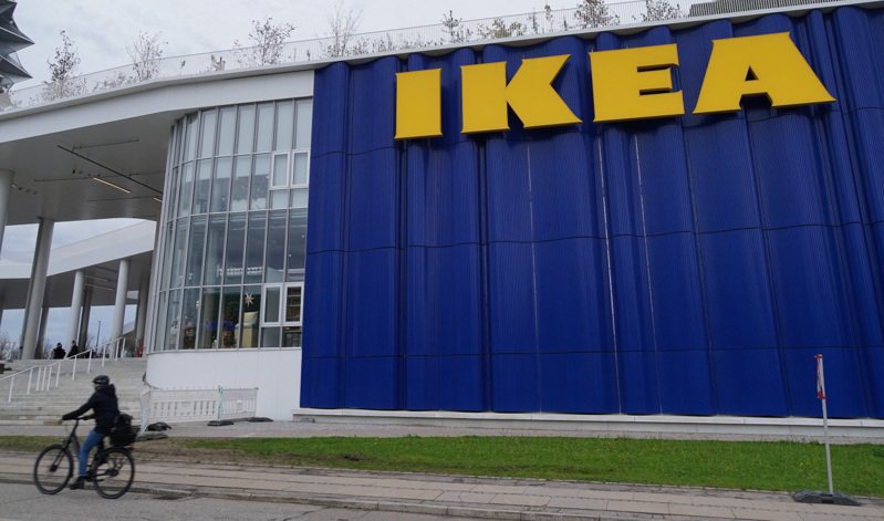 隨著全球通膨情勢降溫，瑞典宜家家居（IKEA）正在多國降價。路透