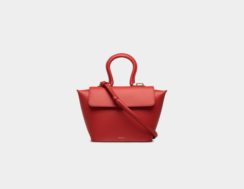 BALLY Belle红色手提包，62,000元。图／BALLY提供