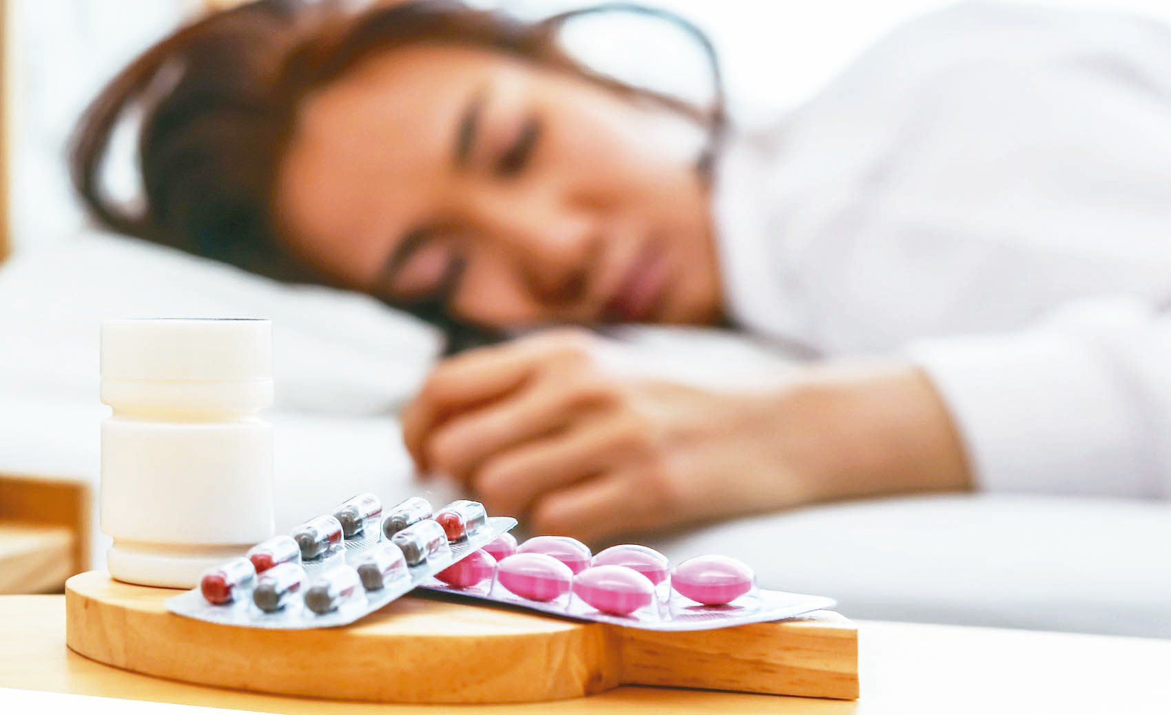 安眠藥須經由醫師評估開藥，並遵循處方劑量服用。圖／123RF