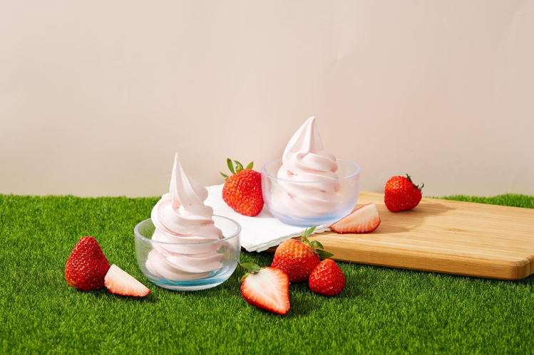 壽司郎首度攜手大苑子，推出春日限定「莓好時光霜淇淋」。圖／壽司郎提供