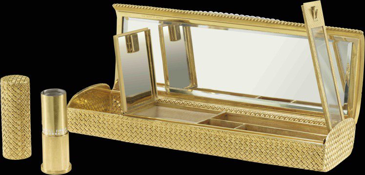 梵克雅寶展出Heritage典藏系列Minaudière百寶匣，鉑金與黃K金鑲嵌鑽石。圖／梵克雅寶提供