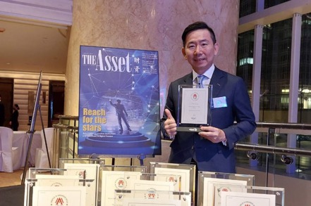 中國信託銀行一舉拿下《The Asset》（財資）13個獎項，中國信託銀行總經理楊銘祥親赴香港受獎。 中國信託銀行／提供