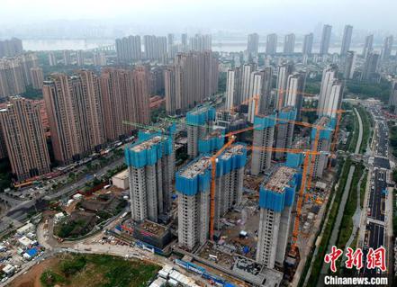 中指研究院1日發布百城房價報告指出，2月中國百城新房價格較上月止跌轉漲0.03%。 （取自中新網）