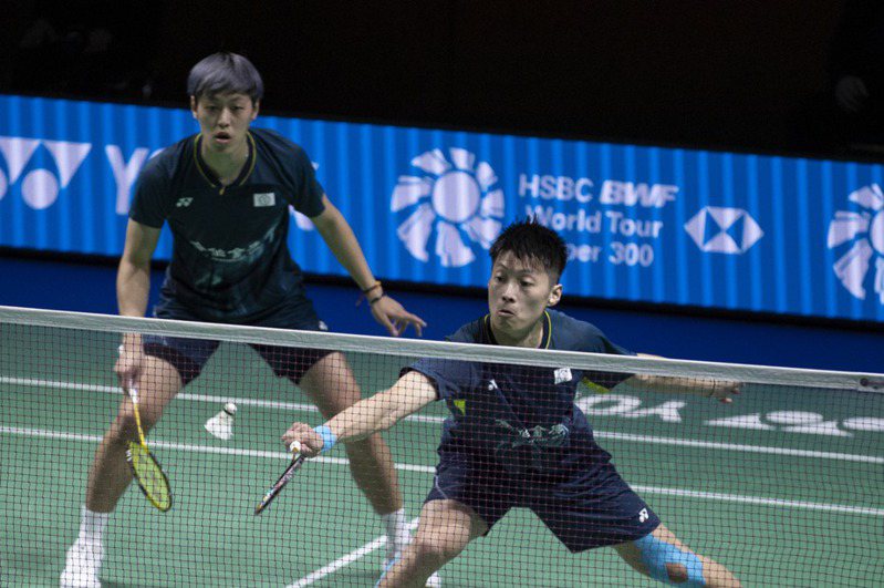 台灣羽球男雙搭檔李哲輝、楊博軒解釋為何是「自費」參加全英羽賽。 新華社