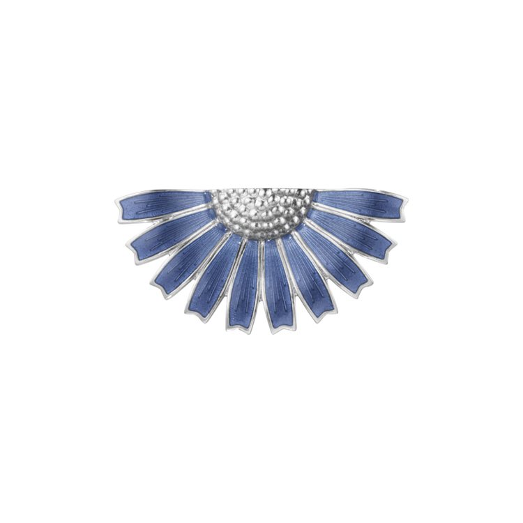 DAISY系列藍色琺瑯純銀半花胸針，8,000元。圖／喬治傑生提供