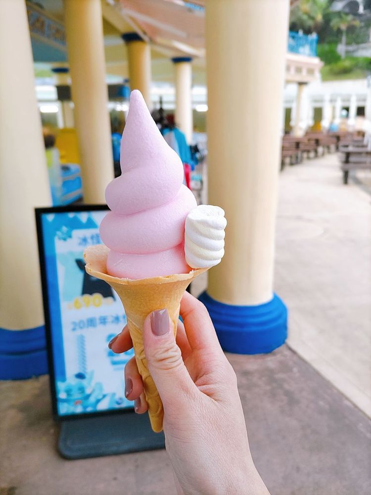 炸裂青春季主題餐點「棉花糖霜淇淋」。圖／遠雄海洋公園提供
