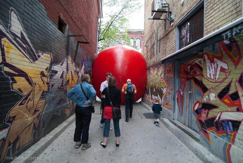 「紅球計畫」(RedBall Project)在多倫多。 圖／RedBall P...