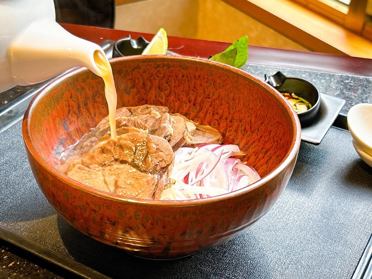 「越南牛肉河粉」美味關鍵在於湯頭。Eric Hsu攝