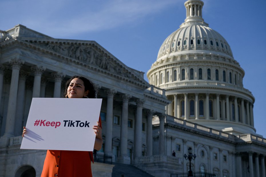美國國會大廈外TikTok內容創作者示威，反對「不賣就禁」的立法。路透