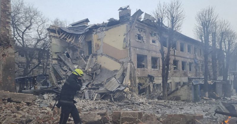 俄羅斯今天以飛彈襲擊烏克蘭黑海港口城市敖德薩（Odesa），造成包括救援人員在內至少20人死亡。法新社資料照