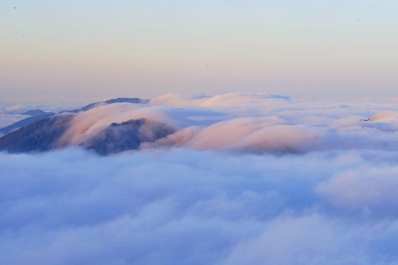 阿里山隙顶云海，层层云堆，让人有如置身仙境。图／曾国根提供