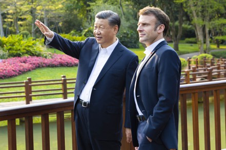 彭博新聞報導，法國總統馬克宏（Emmanuel Macron）計畫在今年5月於巴黎招待來訪的大陸國家主席習近平。圖為2023年4月雙方在中國會晤。（新華社）
