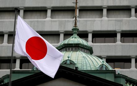 《日本經濟新聞》報導稱日本央行將維持其購買債券的機制。 路透
