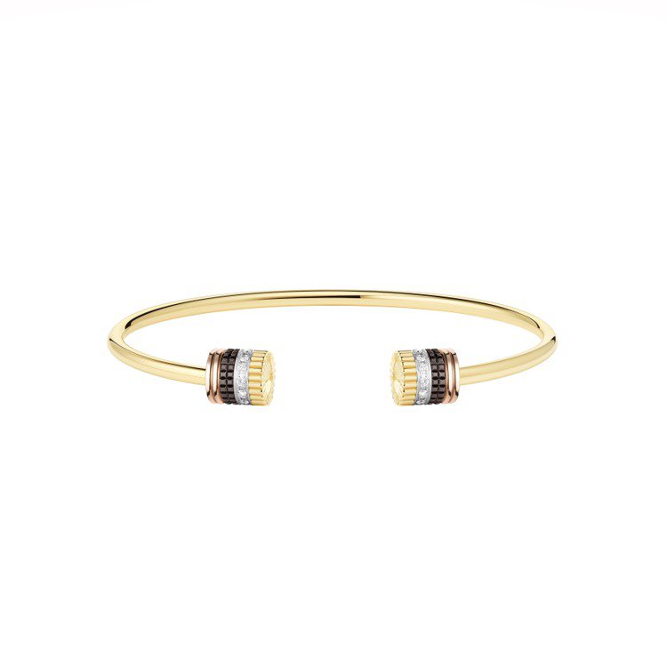 開放式的Quatre Classique手環，雙圈開闔處使用了黃金、白金和玫瑰金、棕色PVD並鑲嵌鑽石，展現Quatre的混搭與自由精神。圖／Boucheron提供