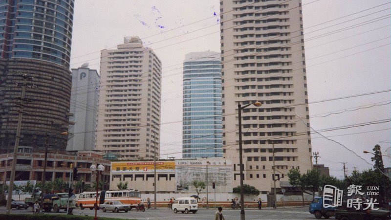 虹橋開發區新樓，迅速繁華上海。圖／聯合報系資料照（1992/06/12 本報記者攝影）