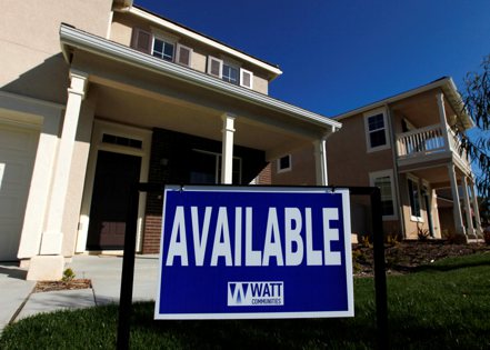 美國購屋成本飆升，多數家庭負擔不起。 （路透）