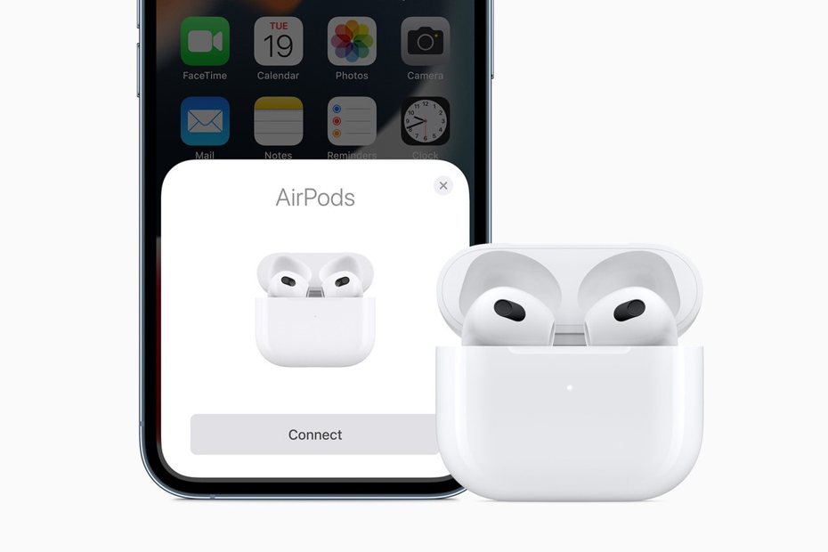傳蘋果（Apple）將於今年9月或10月推出2款新AirPods（AirPods 4）。圖為2021年推出的第三代AirPods。（翻攝自Apple官網）