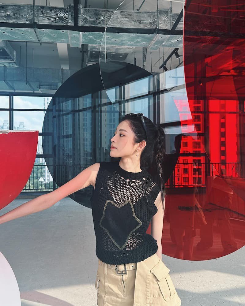 《愛愛內含光》詹子萱魅力穿搭 3. 透視洞洞裝
圖片來源：tzuhsuan.chan@Instagram