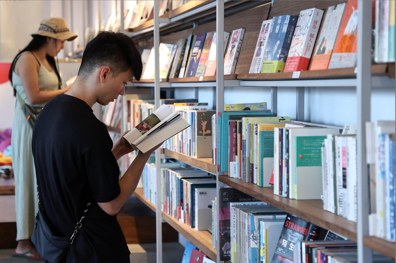 中國發布調查顯示，國民人均閱讀率超過8成，平均每人每年閱讀超過8本書，被不少網友酸數字太假。示意圖／聯合報系資料照