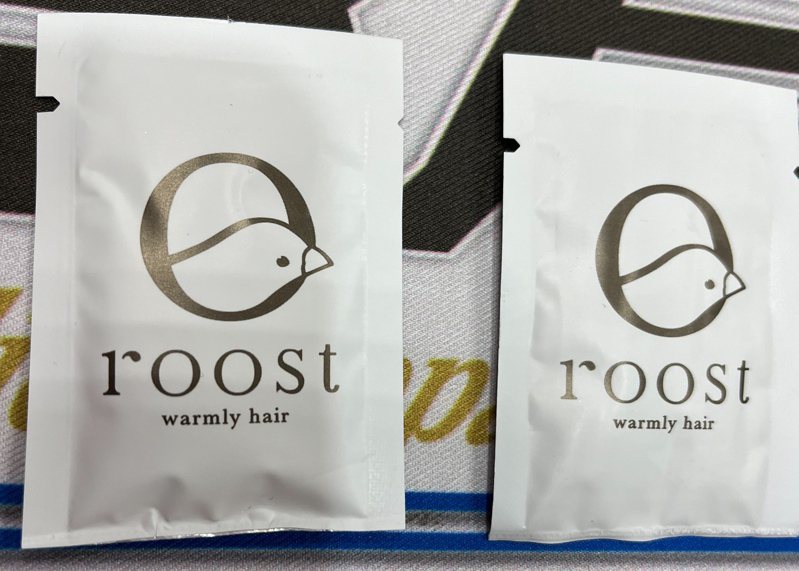本次查获毒品咖啡包与过往的咖啡包相比，尺寸缩小不少，「roost warmly hair」字样，疑似冒用日本横滨的一家发廊店名，让人以为是洗发润发类产品，避人耳目。记者王思慧／摄影