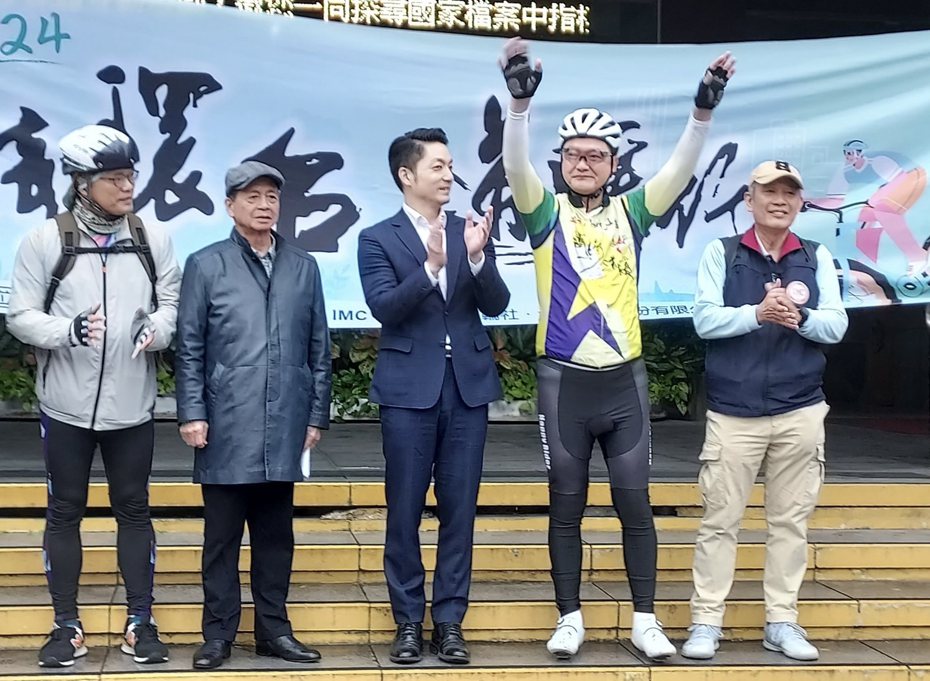 台北市長蔣萬安(中)出席鐵騎環台送暖活動。圖／江哲和攝影提供