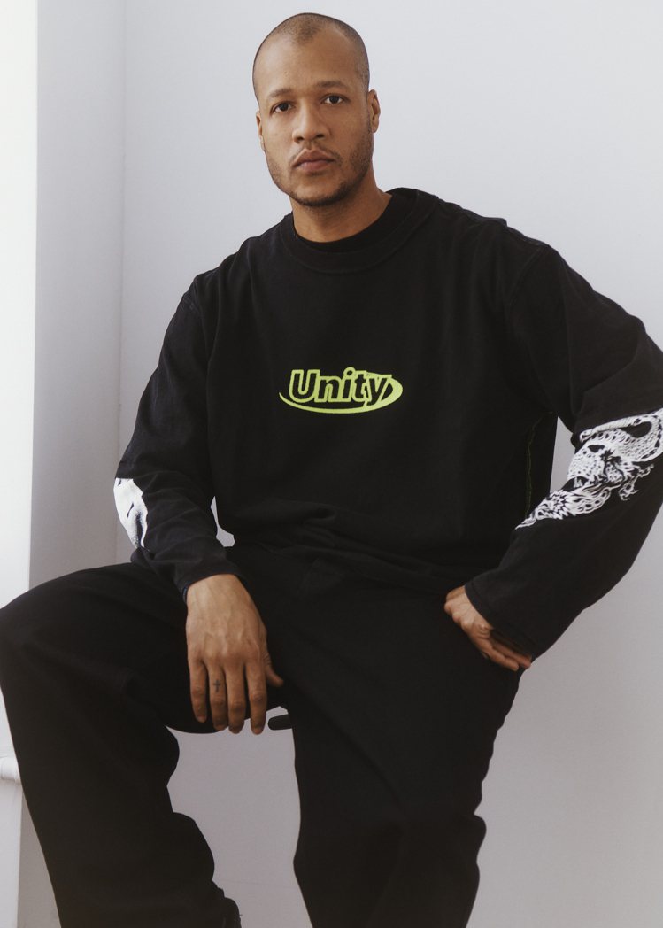 擔任H&M男裝創意顧問的潮流設計師Heron Preston所規劃的H2支線系列服飾，也在近期上架。圖／H&M提供