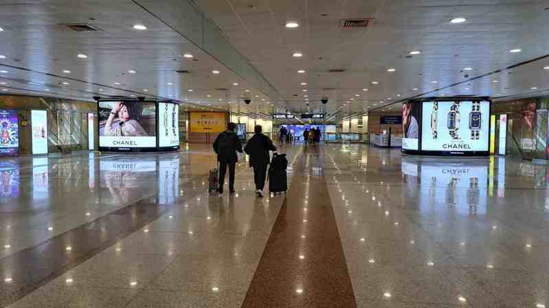 18日上午11時，上海浦東機場的入境大廳。梅花新聞網提供