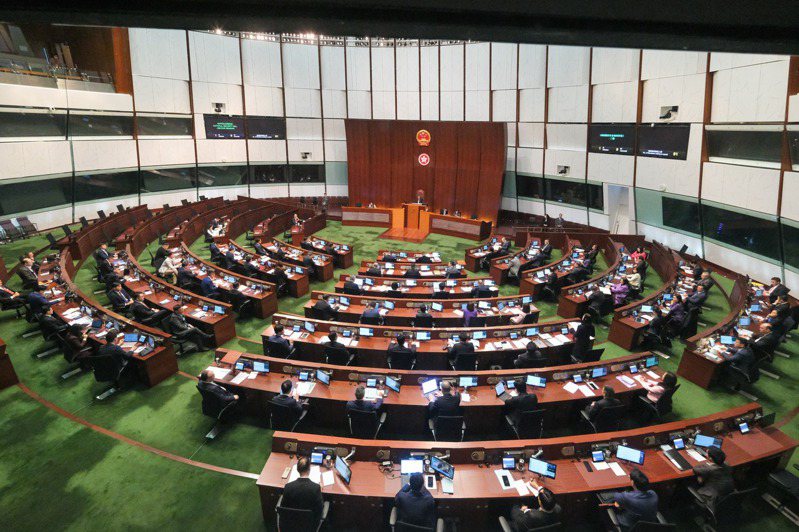 香港立法會今（19）日晚間接近7時三讀全票通過維護國家安全條例草案（俗稱基本法23條立法草案），相關條例今後將與香港國安法一併成為港府處理國安罪行的法令。中新社