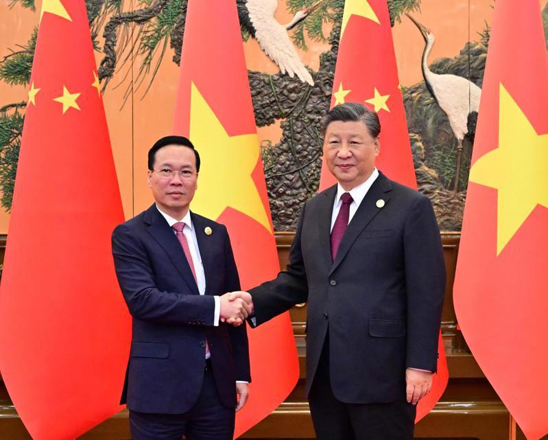 圖為去年中國國家主席習近平（右）在北京會見越南國家主席武文賞（左）。新華社