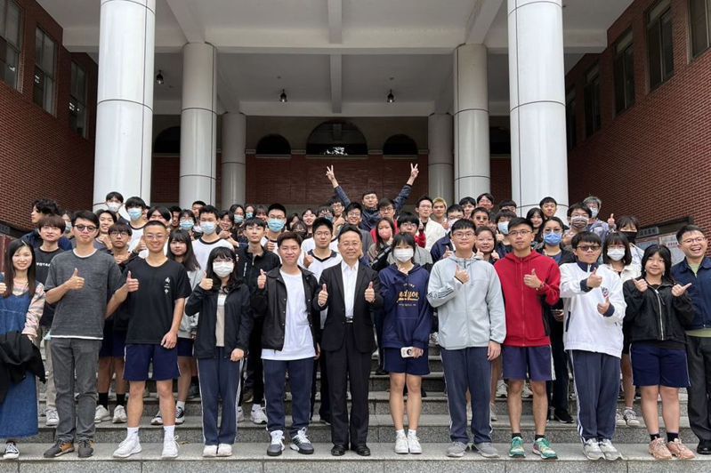 大學繁星推薦放榜，台南二中70人上榜，33人錄取中字輩以上學校。記者鄭惠仁／攝影