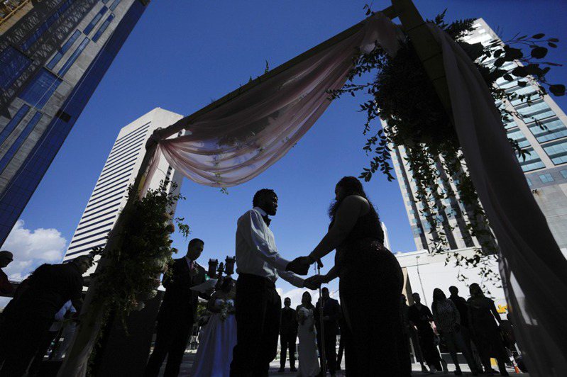 美國部分新人的婚禮變儉約。示意圖／美聯社
