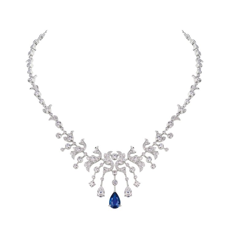 Soir de Fête項鍊，18K白金鑲嵌2.33克拉梨形藍寶石、鑽石，1,132萬8,000元。圖／Chaumet提供