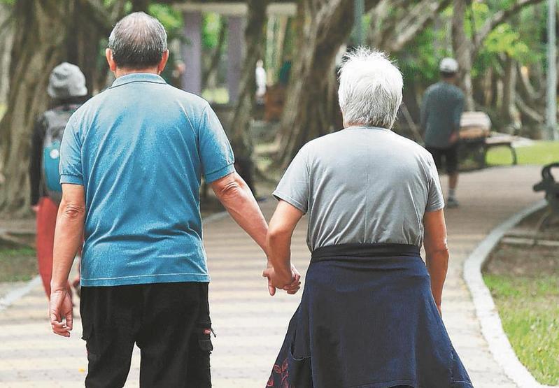 台灣老年人口占比持續提高，2024年1月底，台灣老年人口數突破431.6萬，台北市73.2萬老年人口數，高居全台第2。聯合報資料照片 蘇士堯