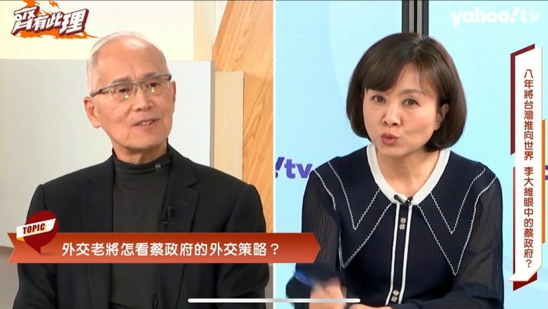 海基會董事長李大維（左）近日接受YahooTV「齊有此理」主持人王時齊專訪時，談及蔡政府的外交政策、兩岸關係，以及對準總統賴清德的看法等。
