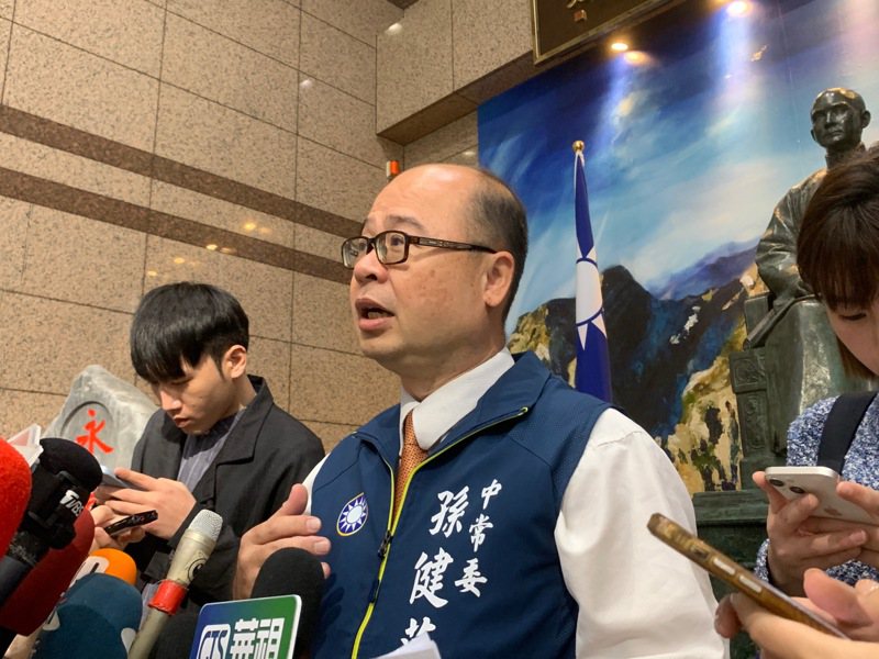 国民党新任中常委孙健萍在中常会后接受媒体访问。记者郑媁／摄影