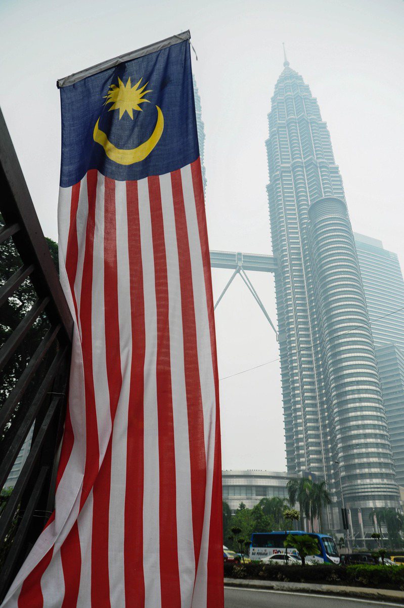 馬來西亞貿工部副部長表示，東協國家在綠色轉型中面對許多類似挑戰，應共同合作制定互惠共贏的政策。圖為馬來西亞國旗。（新華社）