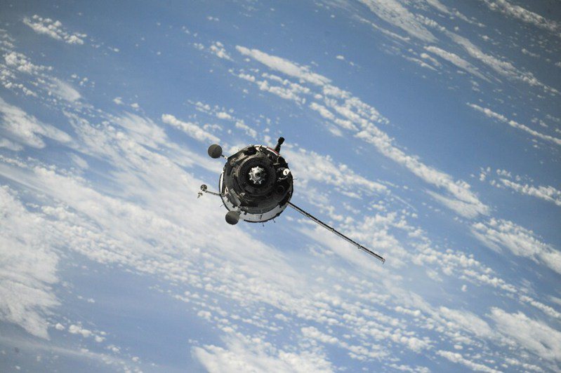 衛星示意圖，美國情報機構與SpaceX合作建立間諜衛星網絡，俄羅斯政府警告此舉動將使其衛星成為合法的攻擊目標。（Photo by NASA）