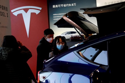 特斯拉中國20日官宣，從在今年4月1日起，將中國生產的Model Y車型售價，上調人民幣5,000元。 路透