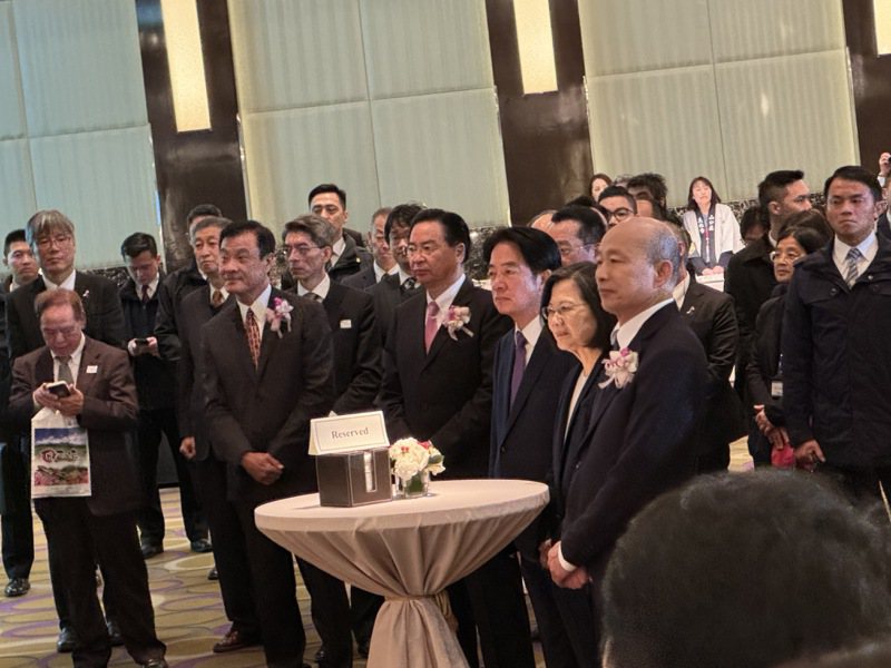 日本交流協會2月舉辦餐會，總統蔡英文、副總統賴清德與擔任立法院長後的韓國瑜首度同台。（圖為讀者提供）